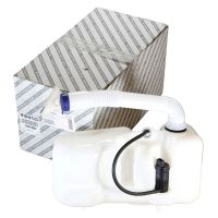 Windscreen washer tank with pump