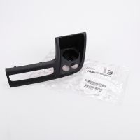 Cup holder in front of the console / dashboard