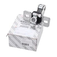 Sliding door hinge centre