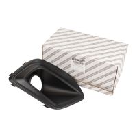 Cover cap on the front bumper on the right