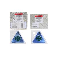 Emblem set side trefoil QV right and left